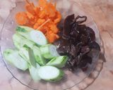 Foto langkah ke 2 dari resep Sayur Bening Oyong & Jamur Kuping.