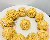A picture of step 4 of Murmure ladoo.