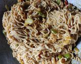 A picture of step 7 of Schezwan Maggi.