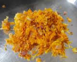 A picture of step 2 of Mooli paratha.