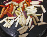 Foto del paso 3 de la receta: Fideuá de carne y verduritas