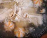 Foto langkah ke 18 dari resep Pangsit rebus kuah asam manis.