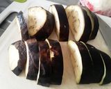Foto del paso 1 de la receta: Berenjenas🍆 en salsa de cebollas🌶 picante🤔