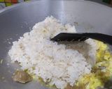 Foto langkah ke 4 dari resep Nasi Goreng Putih Sederhana.