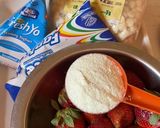 A picture of step 1 of Strawberry smoothie.