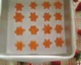 A picture of step 8 of Star print strawberry chocolate sandwich cake.