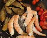 Foto del paso 4 de la receta Tallarines al pesto con setas y langostinos