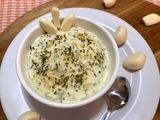 क्रीमी-ड्रीमी गार्लिक डिप(creamy dreamy garlic dip recipe in hindi)