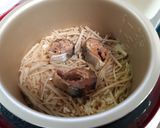 รูปขั้นตอนการทำที่ 5 ของ ข้าวหุงปลาซาบะกระป๋อง (サバ缶炊き込みご飯)