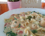 Foto del paso 8 de la receta: Pasta con espinacas, gambas y beicon