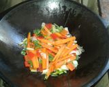 Foto del paso 3 de la receta: Salteado de verduras y pollo al wok