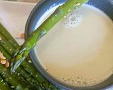 Une image de l'étape 3 de 🌱Jus tiède aux queues d'asperges crues.