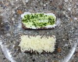 Foto del paso 3 de la receta: 🌿🍅🧀 Sándwich caprese con pan de lentejas 🧀🍅🌿 Tomates cherry, muzzarella y pesto de albahaca