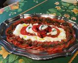 Une image de l'étape 8 de Salade de tomates roses à la mozzarella di buffala, persil et crème de balsamique.