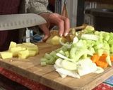 Foto del passaggio 1 della ricetta Zuppa detox sedano e finocchio
