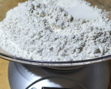 Foto del paso 1 de la receta: Coca de San Juan con albaricoques y almendras