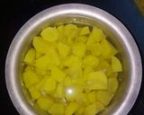 A picture of step 1 of Viazi karai.