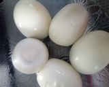 Foto langkah ke 1 dari resep Telor kentang bumbu kecap sederhana.