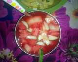 A picture of step 4 of Strawberry cucumber with watermelon drink.