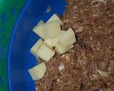 A picture of step 1 of Cheesy meatballs.