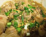 Hình bước làm 3 của món Gà kho hành tây