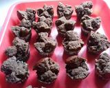 Foto langkah ke 5 dari resep Bolu kukus coklat eggless.