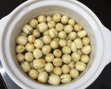 Hình bước làm 1 của món Chè long nhãn hạt sen