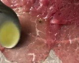 Foto del paso 4 de la receta: Carpaccio de vacuno con salsita de limón y parmesano