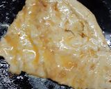 A picture of step 4 of Anday wali tawa cooked roti.