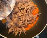 Foto langkah ke 3 dari resep Sisit Daging Sapi (daging sapi suwir pedas).