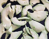 Foto del paso 1 de la receta: Ensalada de bacalao ahumado, aguacate, tomate y mozzarella