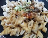 Hình bước làm 1 của món Nấm đùi gà, mì căn kho lá quế