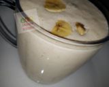 A picture of step 4 of Banana and coconut smoothie.