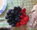 Foto langkah ke 2 dari resep Mixed Berry Juice.