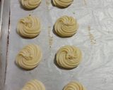 Foto langkah ke 5 dari resep Butter Vanilla Cookies.