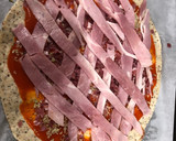 Foto del paso 2 de la receta: Pizza de jamón, lacón y queso havarti con pimientos y tomate cherry