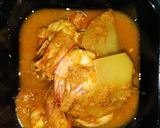 A picture of step 9 of Gaeng Som with Shrimp and Green Papaya.
