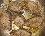 Foto del paso 3 de la receta: Lomo de cerdo con jalea de ciruelas