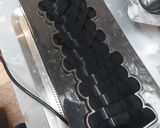 Une image de l'étape 6 de Cake aux éclats de caramel et fruits confits.