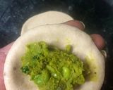 A picture of step 4 of Mutter ki kachori.