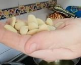 Foto del paso 2 de la receta: Choco en salsa con garbanzos