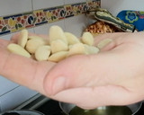 Foto del paso 2 de la receta: Choco en salsa con garbanzos