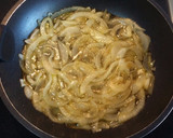 Foto del paso 2 de la receta: Tortitas de idiazabal con morcilla y cebolla caramelizada