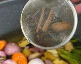 Gambar langkah 3 resipi Vietnamese Beef Noodle Soup (Quick Pho).