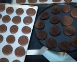Foto langkah ke 5 dari resep Kue kering biskuit coklat choco cake.