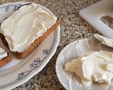 Foto del paso 4 de la receta Emparedado (bocatta) de pan de centeno con queso crema y pepino