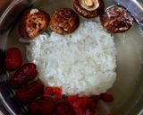Foto langkah ke 1 dari resep Snow ear mushroom chicken soup (sup ayam obat cina).