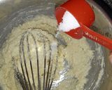 A picture of step 2 of Honey oatmeal choco cookies.