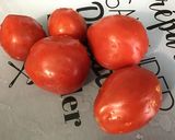 Une image de l'étape 3 de Salade de tomates aux pommes anciennes, oignon rouge et roquefort.