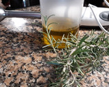 Foto del paso 1 de la receta: Aceite de Romero